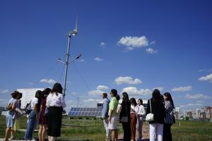 Participants visiting the renewable energy polygon of Nazarbayev University, Nur Sultan, 14 July 2022. (OSCE/Giulia Manconi)