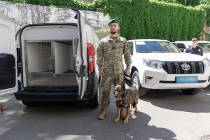 A canine unit stands beside vehicles during an official donation ceremony in Kyiv, 8 May 2024 (Ministry of Internal Affairs of Ukraine)