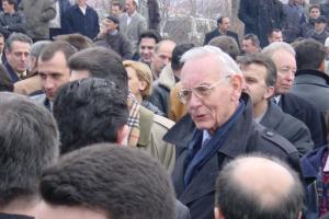 Max van der Stoel in Tetovo, former Yugoslav Republic of Macedonia, February 2001. (OSCE)