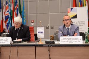  Didier Nagant de Deuxchaisnes, Belgium’s Permanent Representative to the OSCE and FSC Chair and Geert Cappelaere, Director of the UNICEF Partnership Office in Brussels, Vienna, 14 September 2022. (OSCE/Micky Kroell )