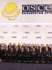 Главы государств и правительств позируют для совместного фото на саммите ОБСЕ в Астане. Астана, 1 декабря 2010 г.  (ОБСЕ/Владимир Трофимчук)