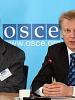 Finnish Environment Minister Kimmo Tiilikainen (right) and the head of the OSCE Chairmanship Task Force, Ambassador Aleksi Harkonen, at a news conference in Vienna, 28 January 2008. (OSCE/Mikhail Evstafiev)