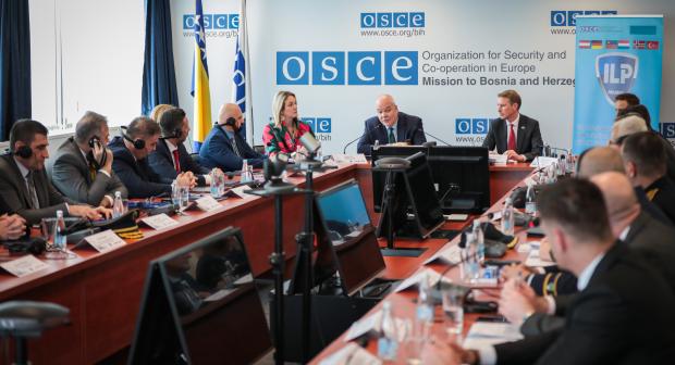 The OSCE Mission to BiH donated a tailored package of specialized equipment and software to bolster the police’s technical capabilities in conducting criminal intelligence analysis, ease police co-operation, and facilitate information exchange. 