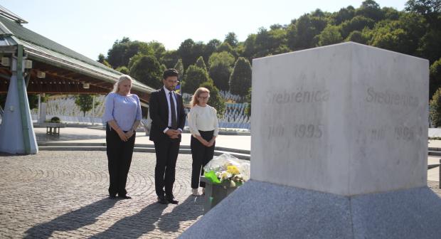SREBRENICA, 23. juli 2025. godine – Zamjenik šefa Misije OSCE-a u Bosni i Hercegovini (Misija), Zahid Movlazada, posjetio je danas Srebrenicu kako bi potvrdio dugogodišnju podršku Misije dijalogu, pomirenju i inkluzivnom upravljanju.  

