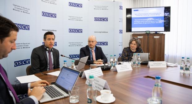 OSCE Special Representative and Co-ordinator for Combating Trafficking in Human Beings, Valiant Richey, addressed the participants at a workshop at the OSCE Mission to Moldova based on the recommendations issued by his Office to reduce the risks of human trafficking, Chisinau, 7 June 2022. (OSCE/Igor Schimbator)